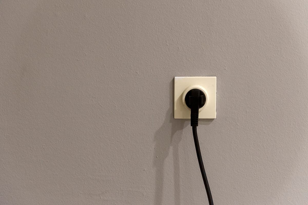 An electrical plug and power lead beside a grow light power supply